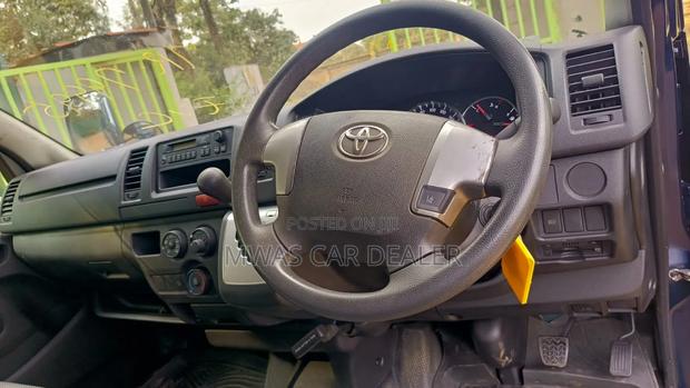 Toyota HiAce 2018 Blue - thumbnail 8