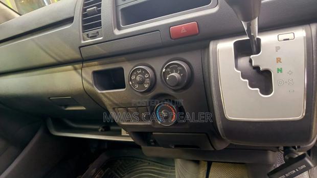 Toyota HiAce 2018 Blue - thumbnail 9