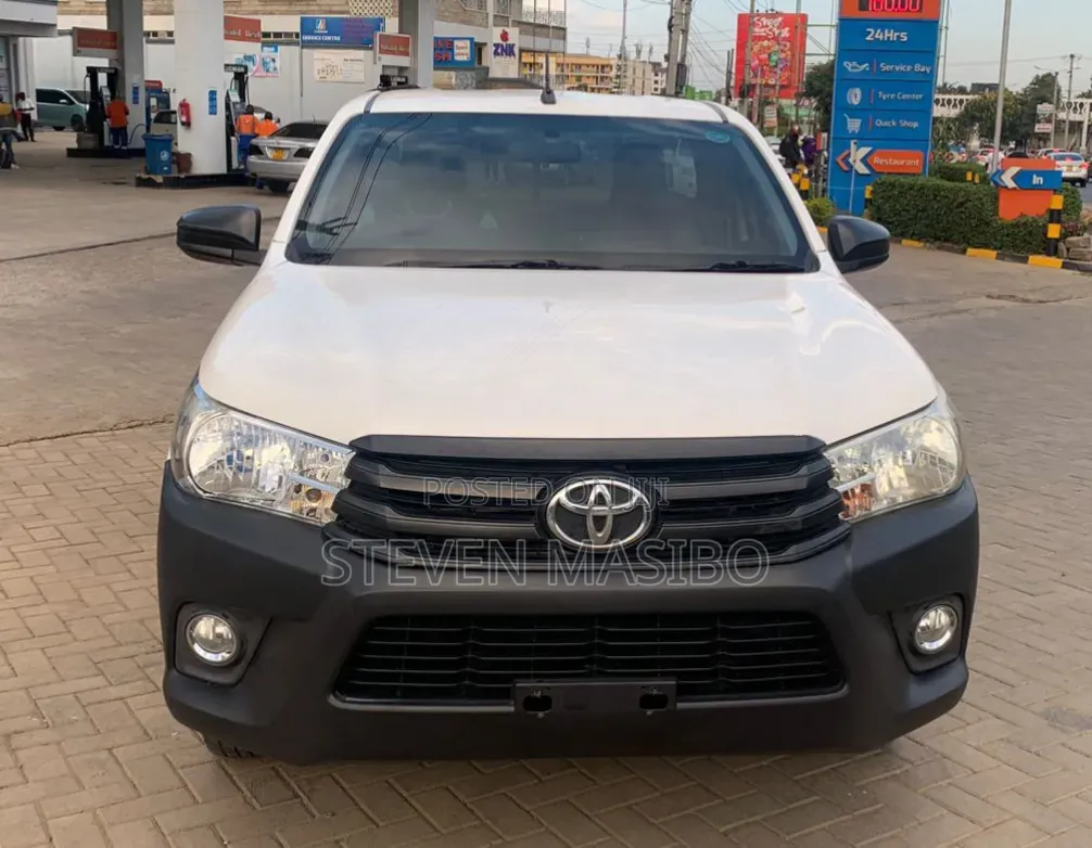 Toyota Hilux 2019 White