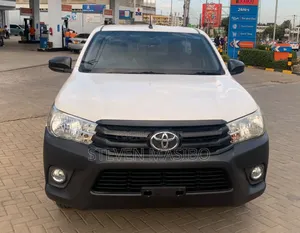 Toyota Hilux 2019 White