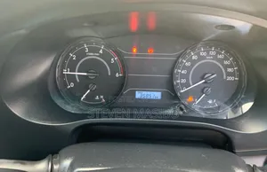Toyota Hilux 2019 White