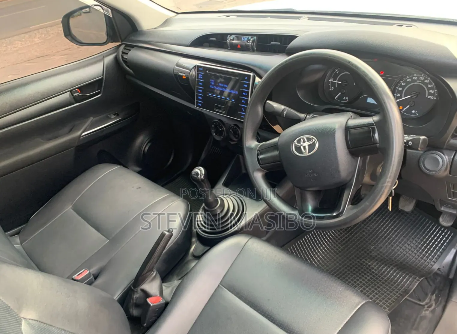 Toyota Hilux 2019 White