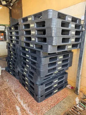 Plastic Pallets -Durable High Load Capacity for Warehouse Use. 02