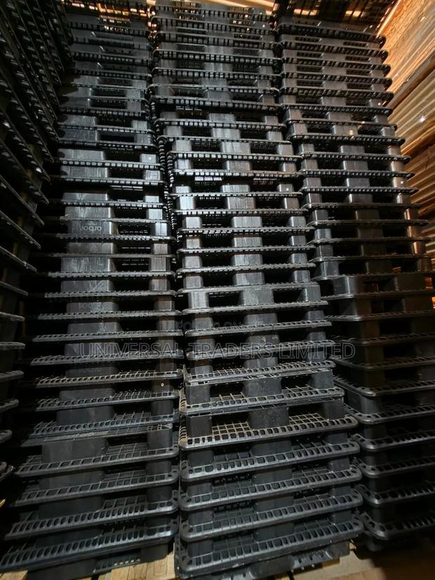 Plastic Pallets- Durable and Reliable Warehouse Pallets. 05