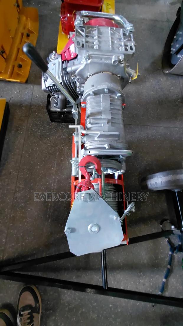 Concrete Crane Machine 1000kg Lifting Capacity.
