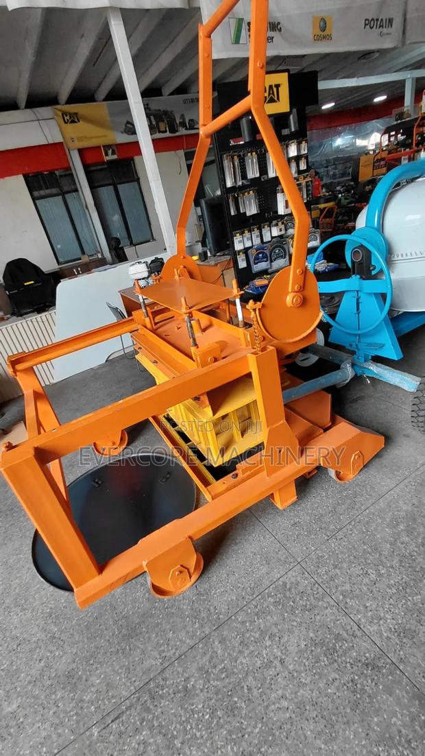 Ccommercial Block Making Machine With Diesel Engine. - main view