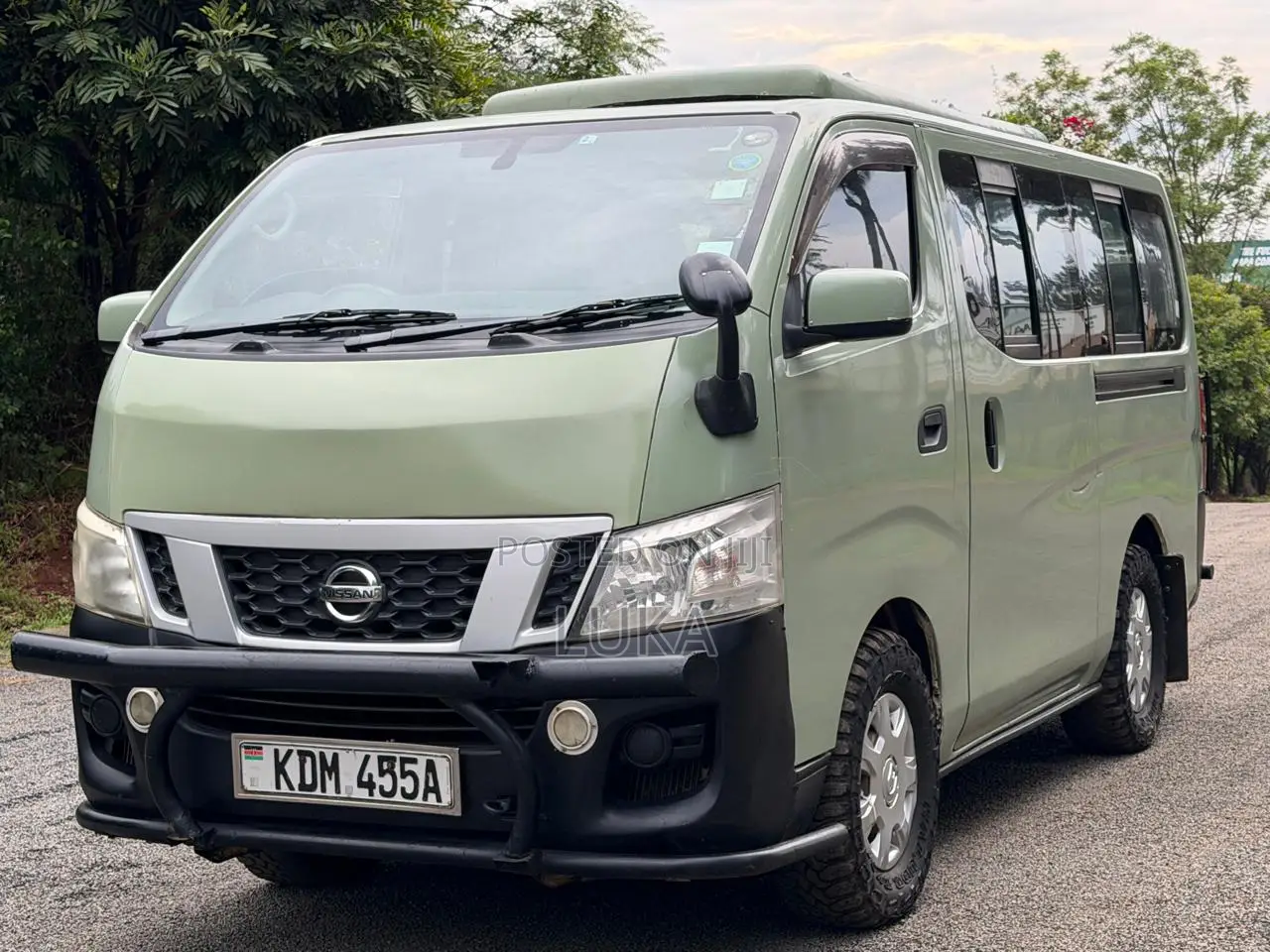 Nissan Caravan (Urvan) 2016 Green