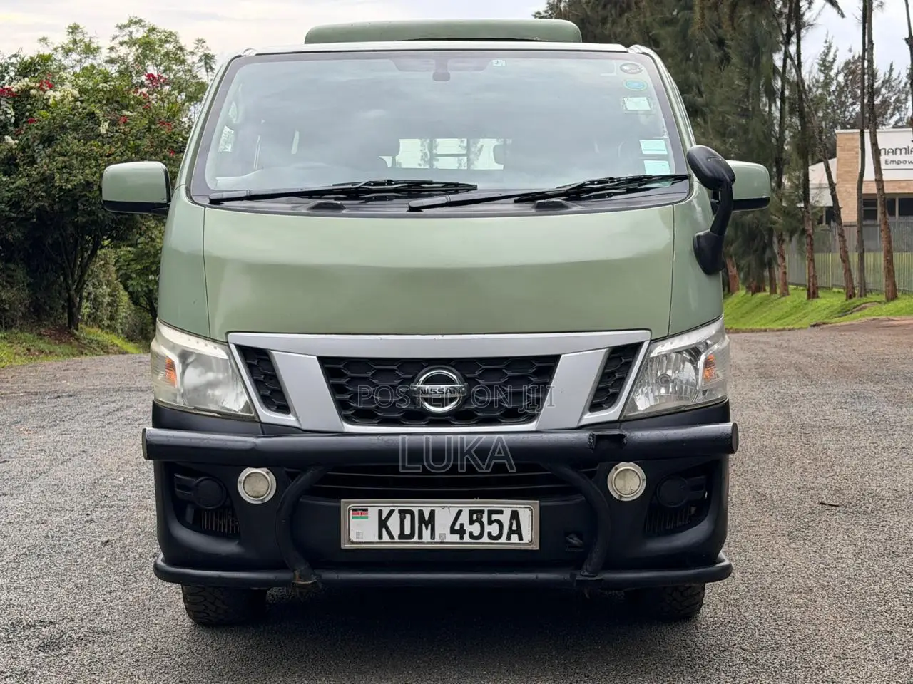 Nissan Caravan (Urvan) 2016 Green