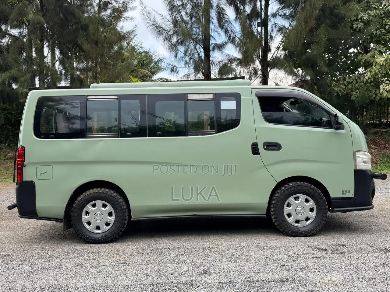 Nissan Caravan (Urvan) 2016 Green