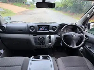 Nissan Caravan (Urvan) 2016 Green