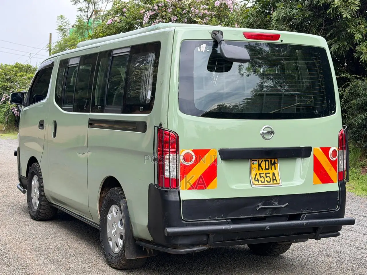 Nissan Caravan (Urvan) 2016 Green