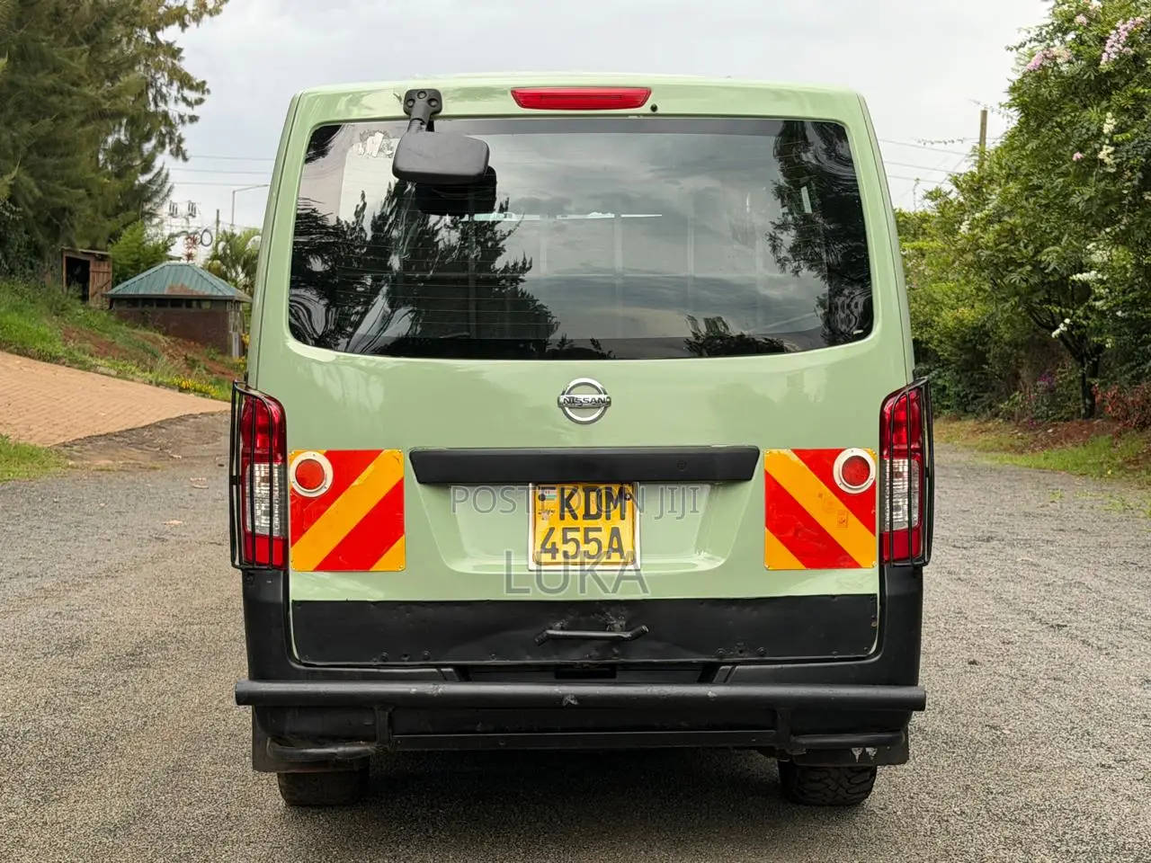 Nissan Caravan (Urvan) 2016 Green