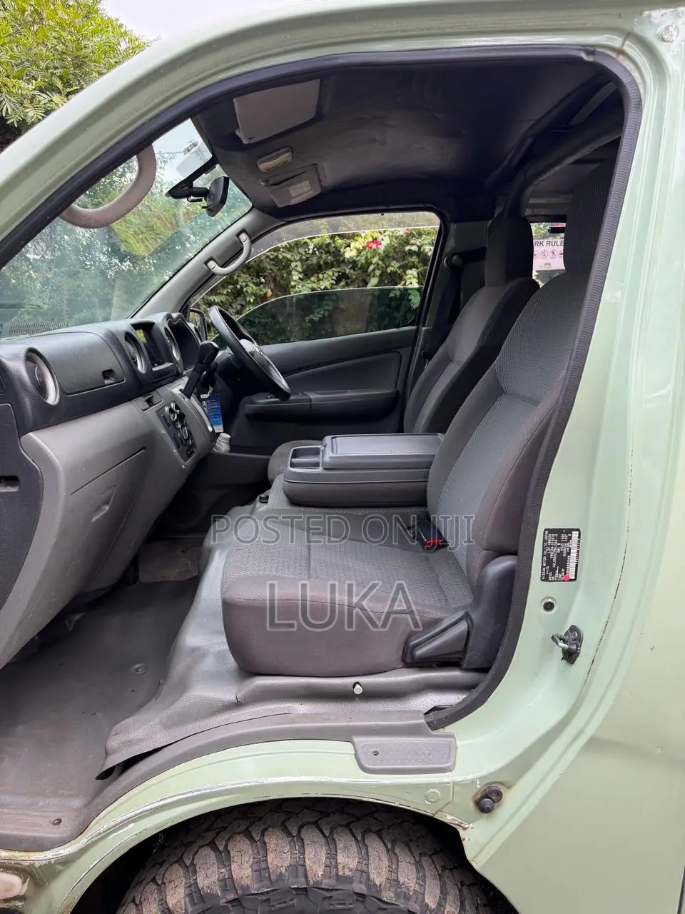 Nissan Caravan (Urvan) 2016 Green