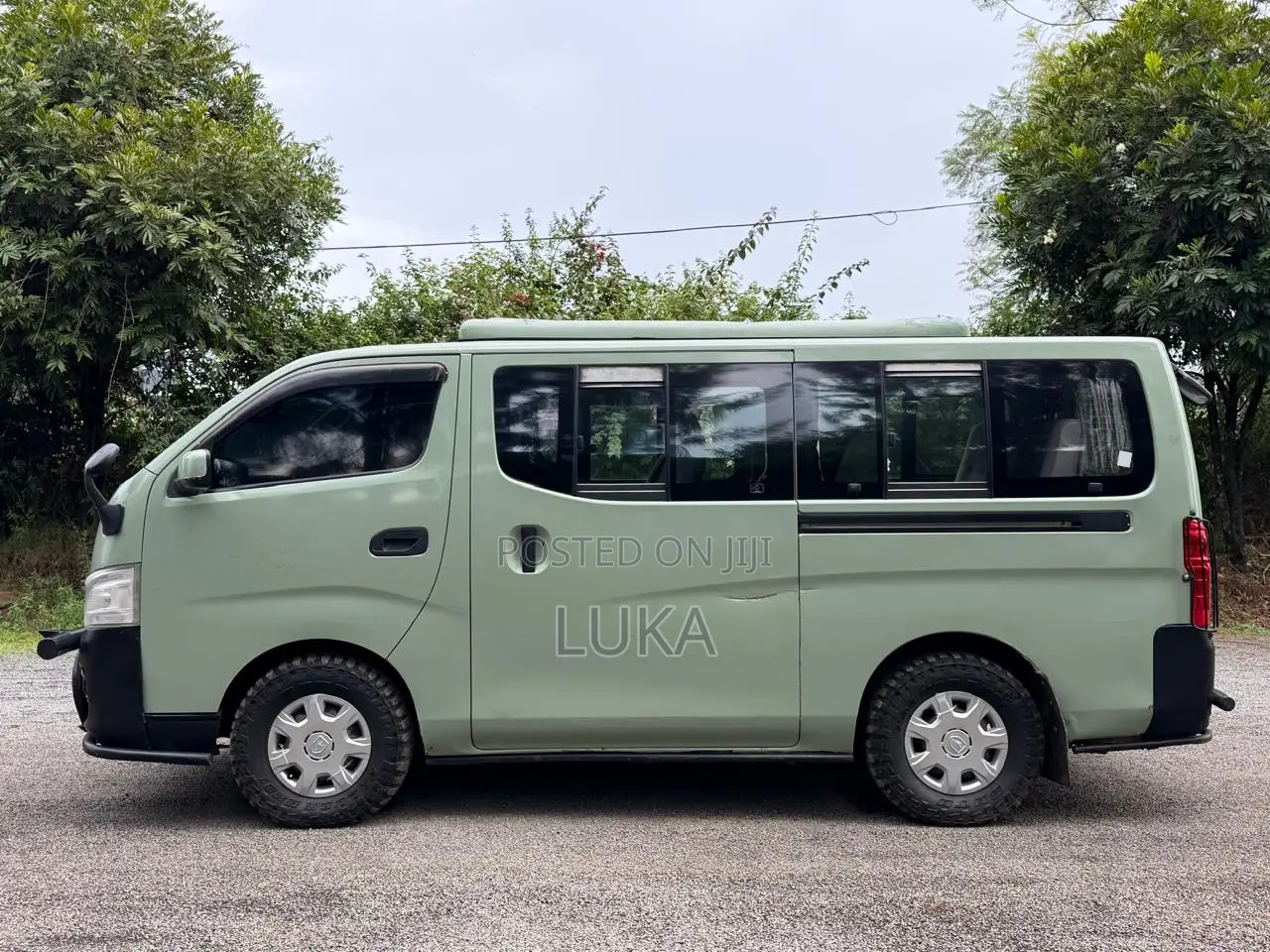 Nissan Caravan (Urvan) 2016 Green