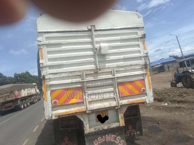 Mitsubish 215 Fh Lorry - thumbnail 4