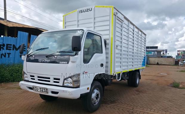 Isuzu NPR 2019 - main view