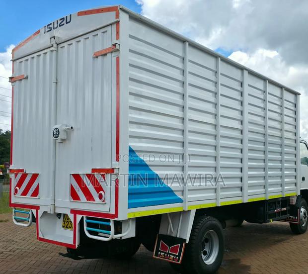 Isuzu NPR 2019 - thumbnail 3