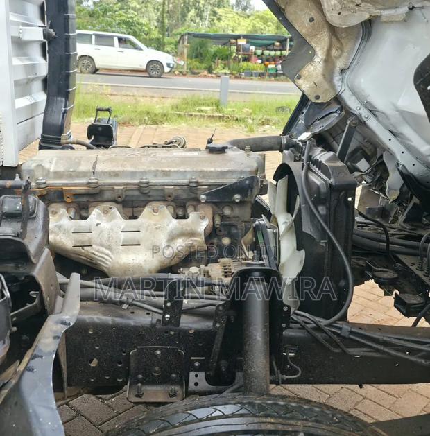 Isuzu NPR 2019 - thumbnail 8
