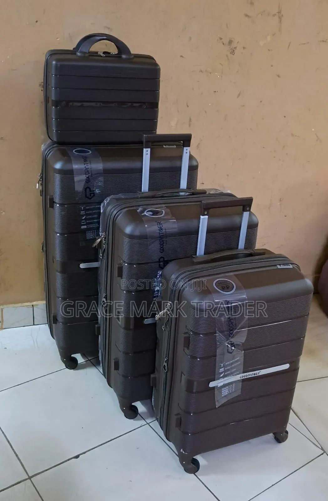 4 in 1 Luxurious Unbreakable Suitcase