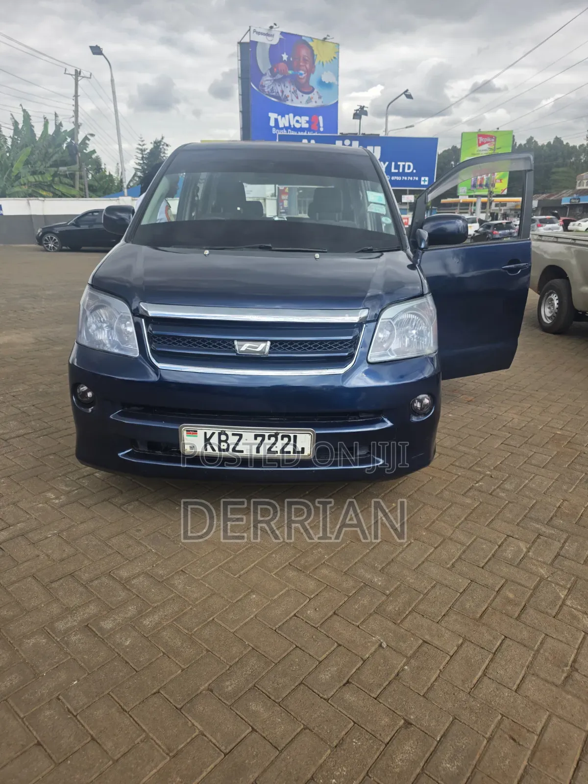 Toyota Noah 2007 Blue