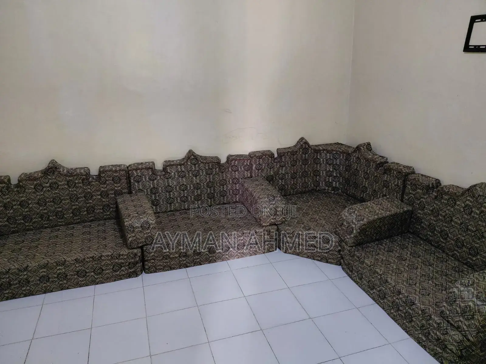 Ground Sofa
