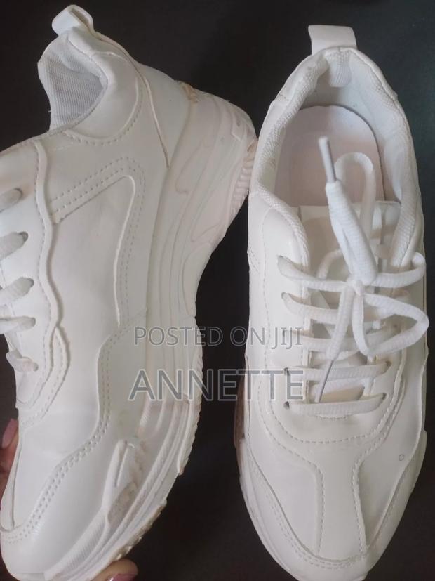 Quick Sale Sneakers - thumbnail 2