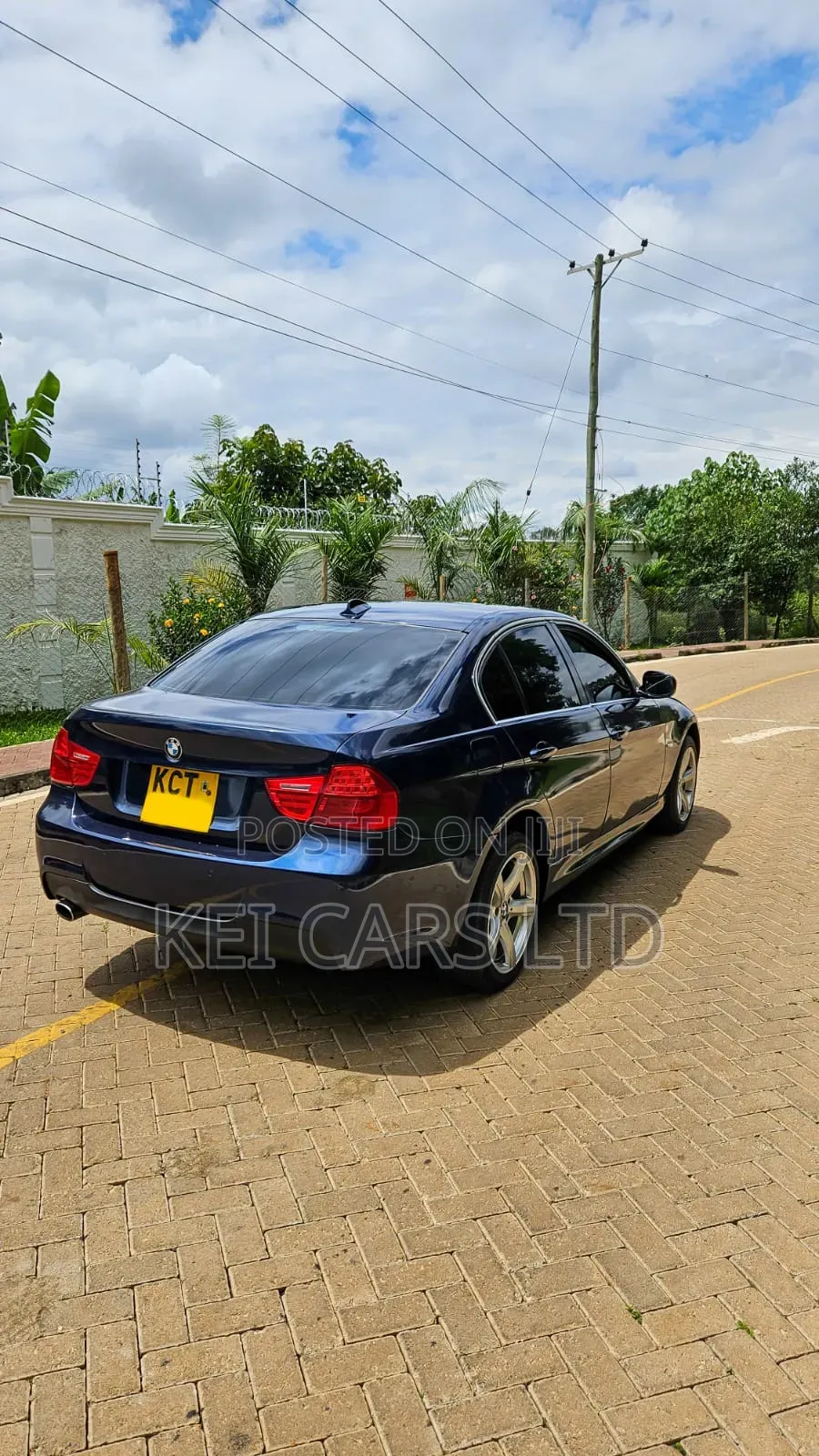 BMW 318i 2011 Blue