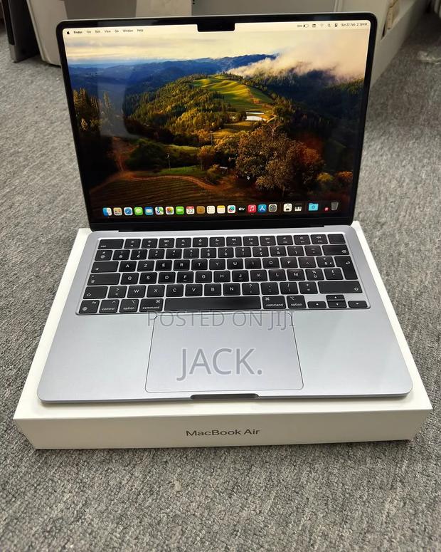 Laptop Apple MacBook Air 2022 M2 16GB Apple M2 SSD 512GB