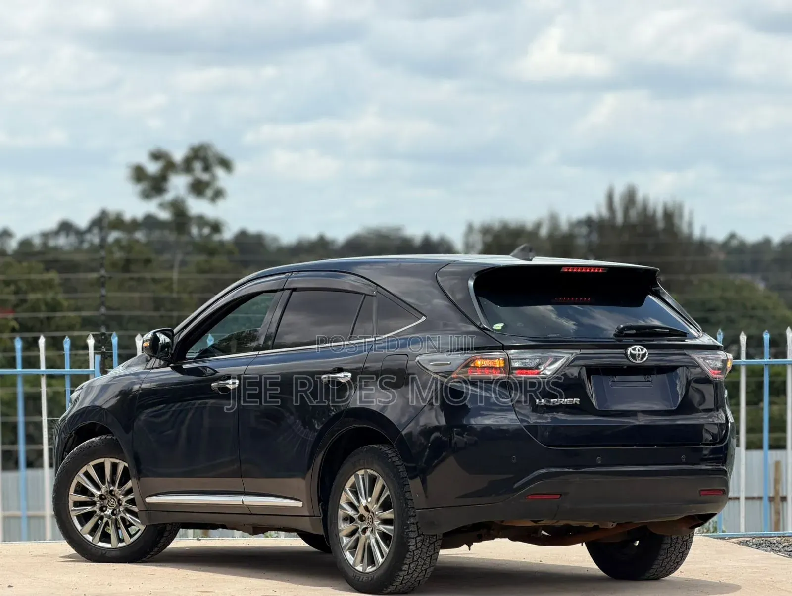 Toyota Harrier 2.0 2014 Black