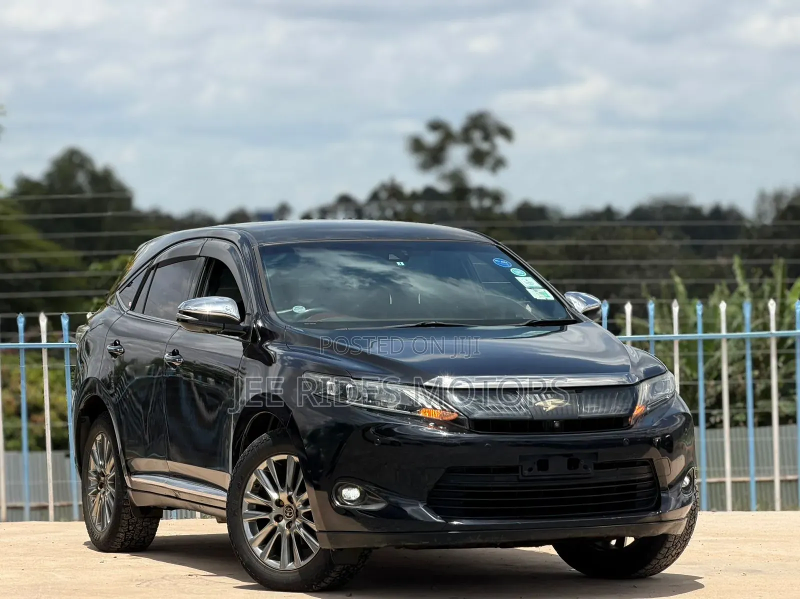 Toyota Harrier 2.0 2014 Black