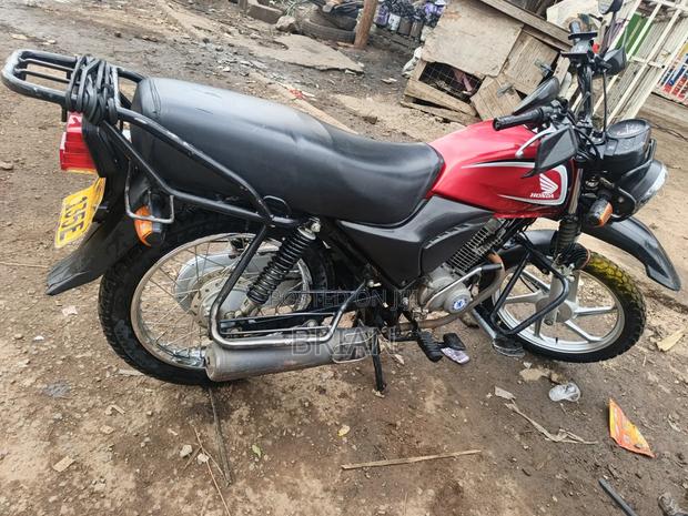 Honda CB 2024 Red - main view