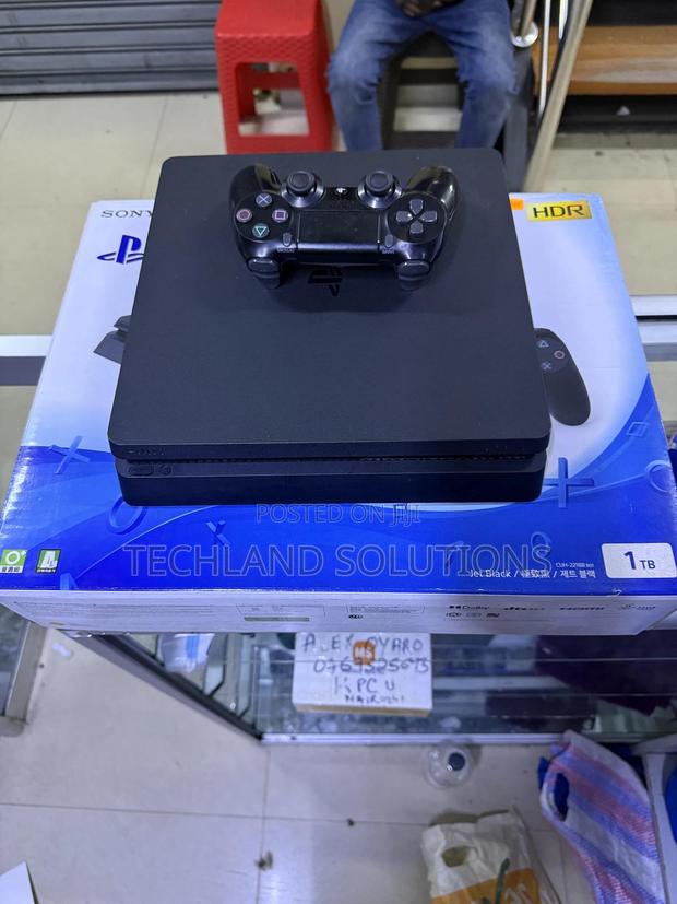 Pretty New Ps4 Slim - main view