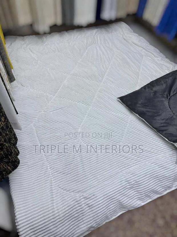 White Smooth Single Velvet Finish Blanket for Night Warmth
