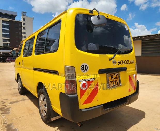 Nissan Caravan (Urvan) 2013 Yellow - thumbnail 2