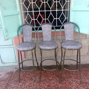 Statuesque Chic High Stools