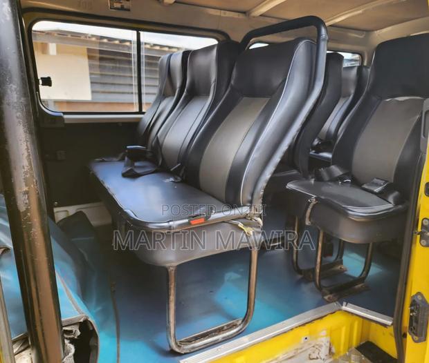 Nissan Caravan (Urvan) 2013 Yellow - thumbnail 13