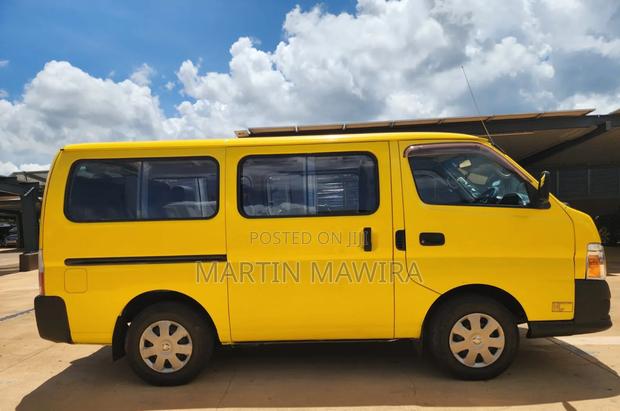Nissan Caravan (Urvan) 2013 Yellow - thumbnail 6