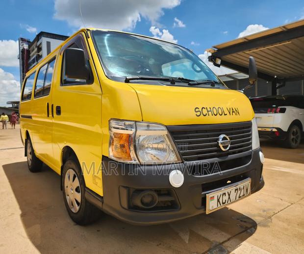 Nissan Caravan (Urvan) 2013 Yellow - thumbnail 3