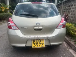Nissan Tiida 2011 Gold