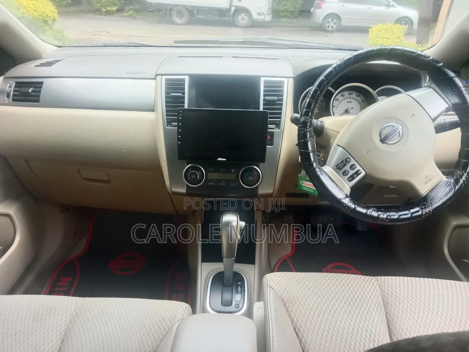 Nissan Tiida 2011 Gold