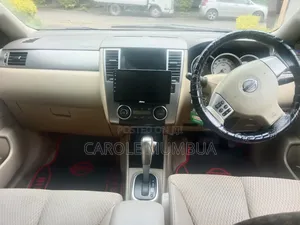 Nissan Tiida 2011 Gold