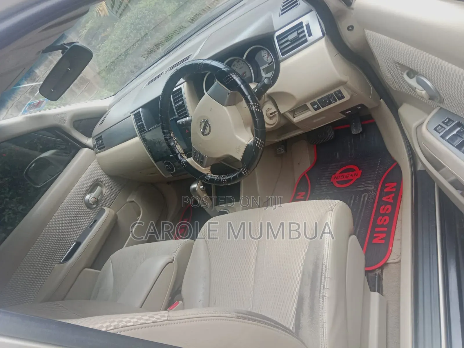 Nissan Tiida 2011 Gold