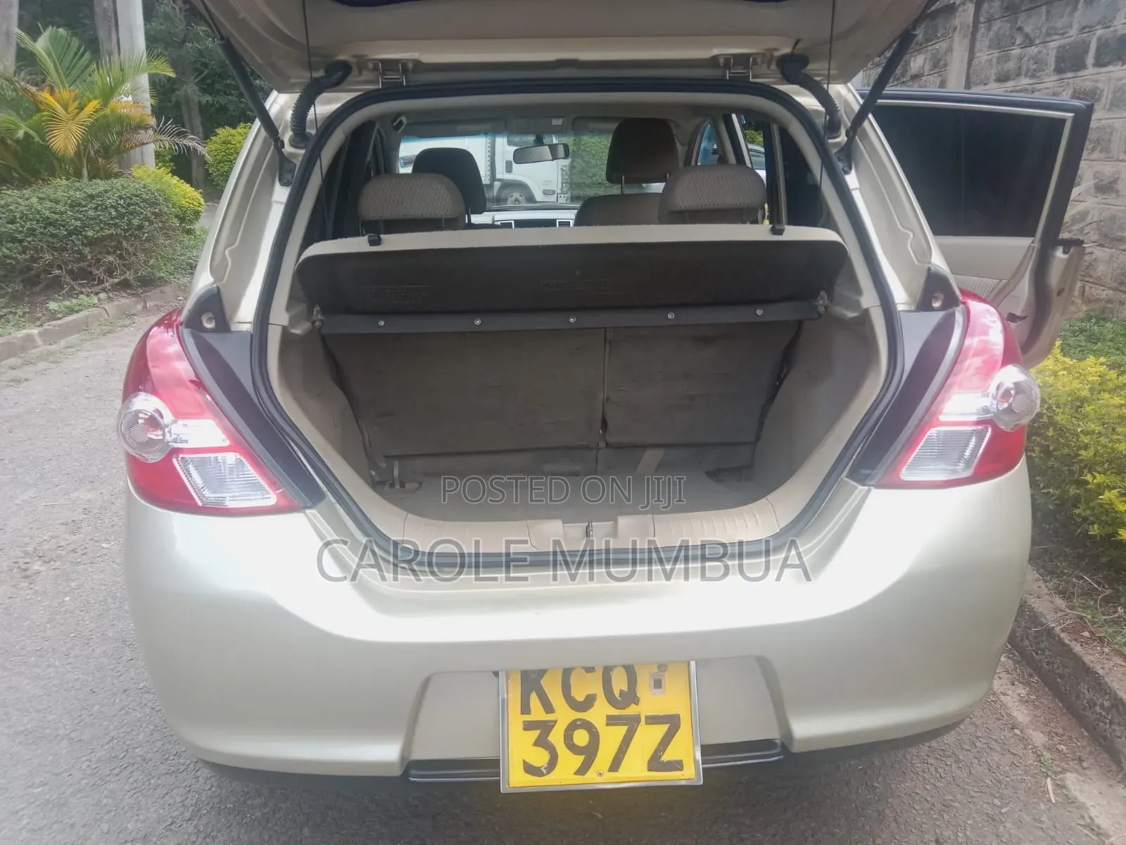 Nissan Tiida 2011 Gold