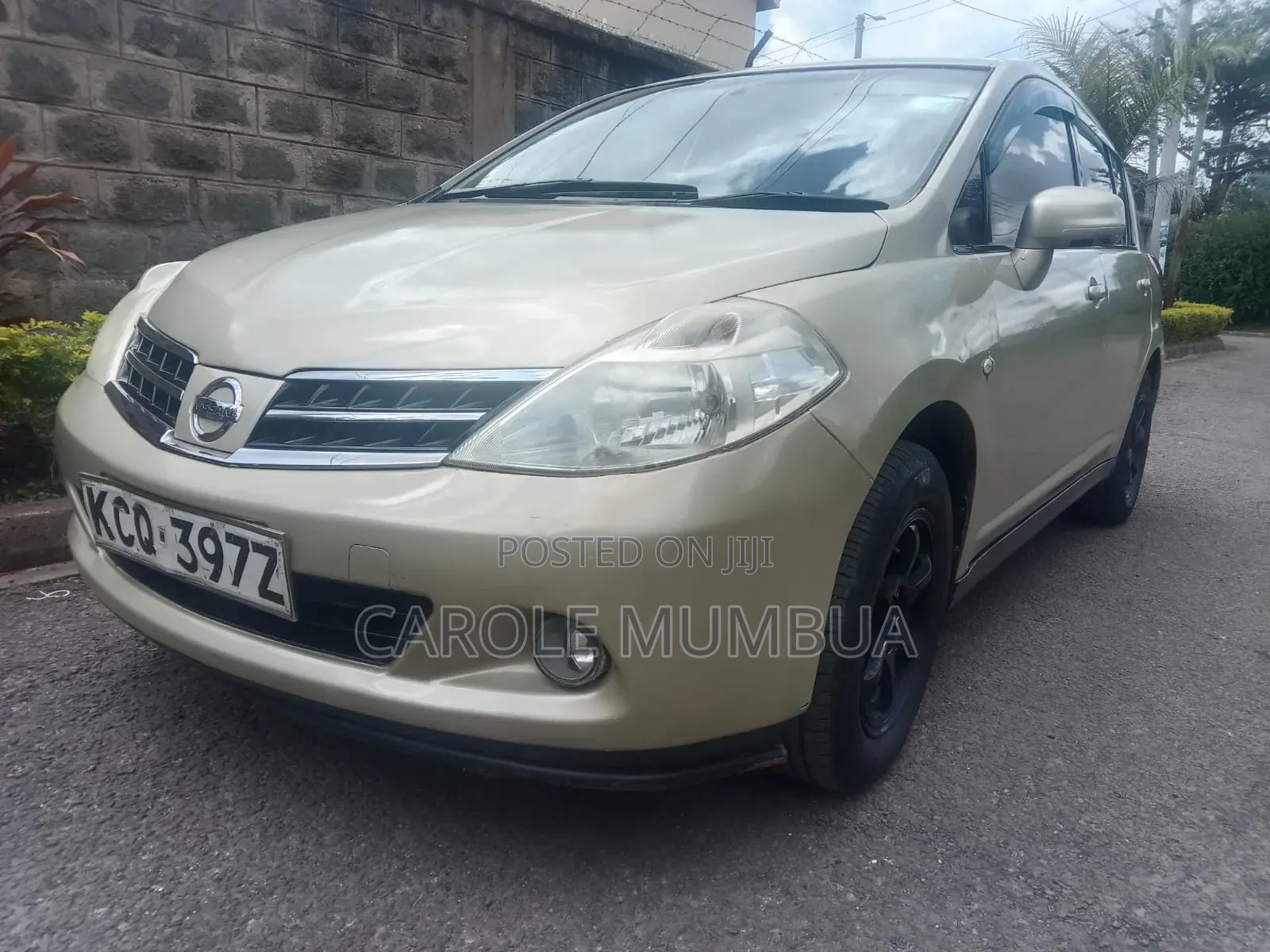 Nissan Tiida 2011 Gold