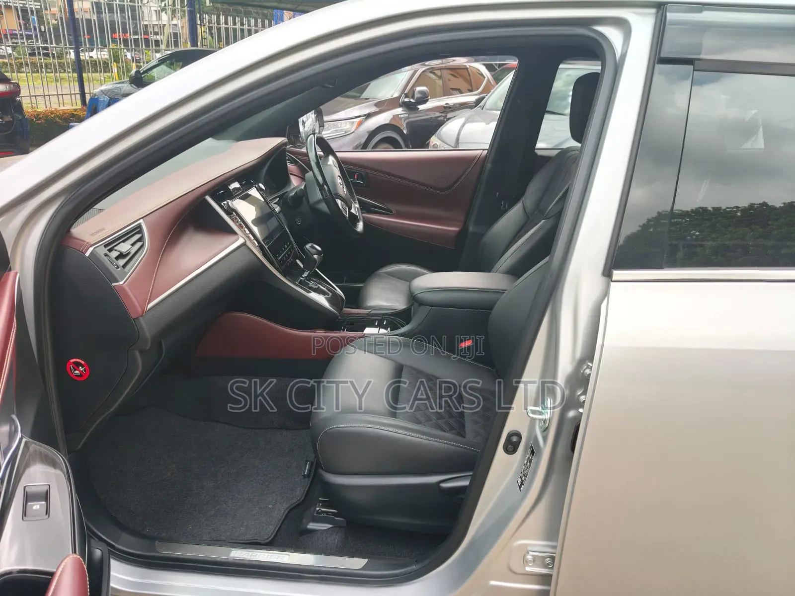 Toyota Harrier 2.5 Hybrid 4WD 2019 Silver