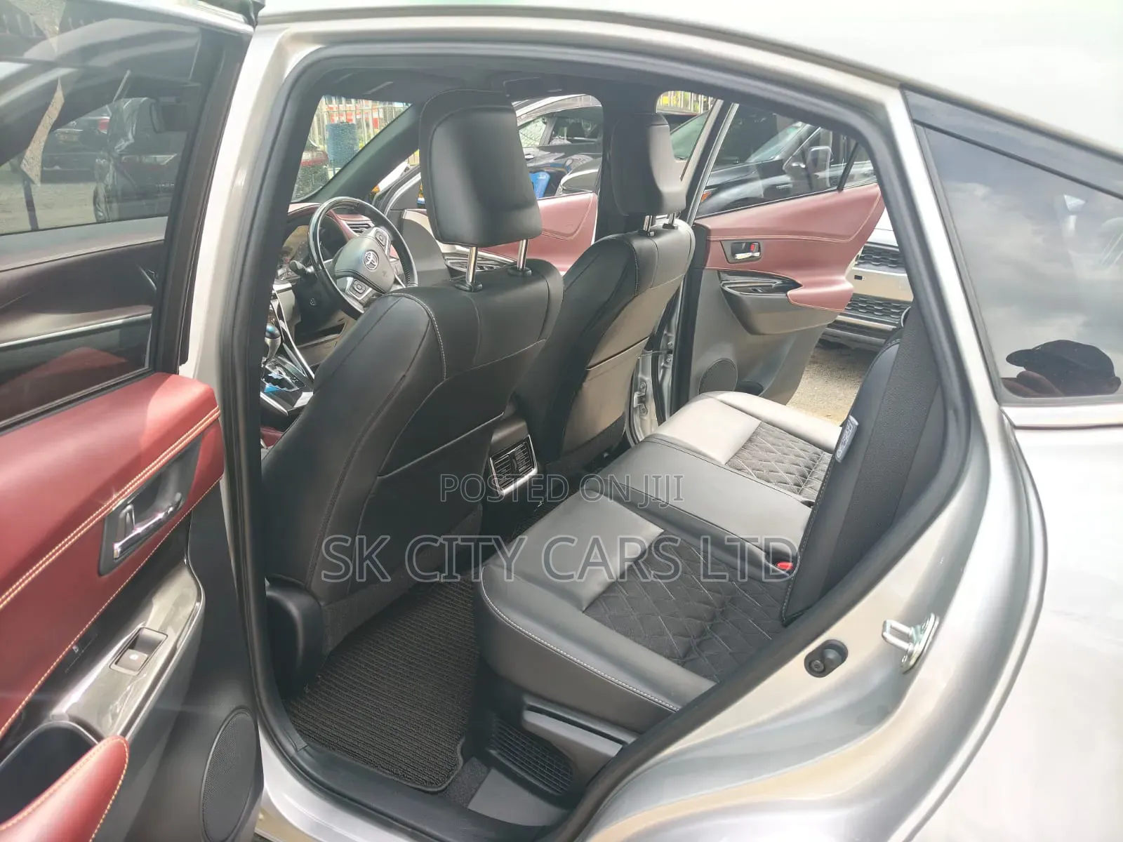 Toyota Harrier 2.5 Hybrid 4WD 2019 Silver