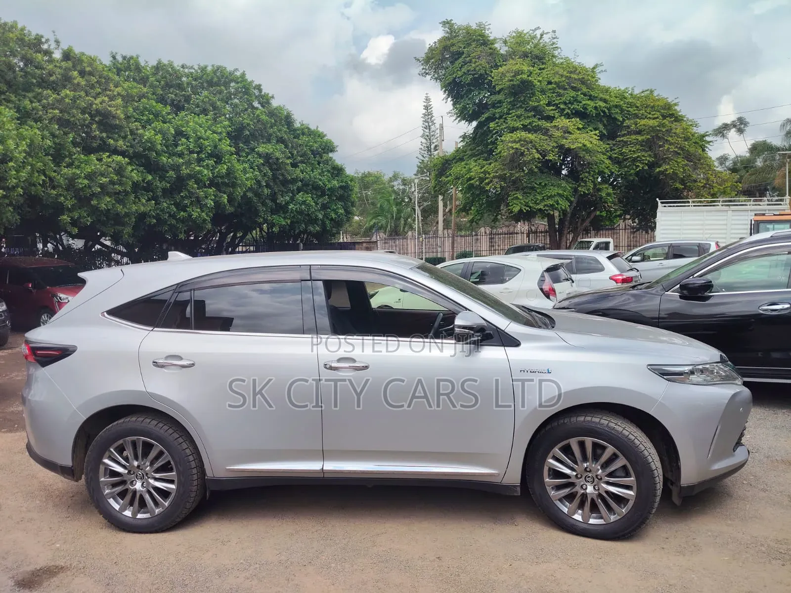 Toyota Harrier 2.5 Hybrid 4WD 2019 Silver