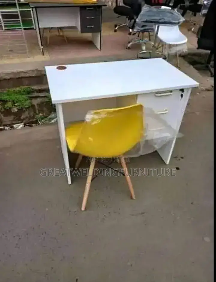 Unique Design White Office Desk With Yellow Eames Chair F8j
