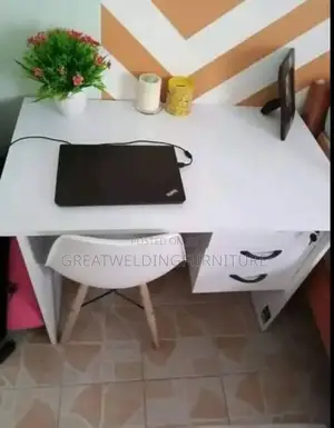 Brand New Office Desk With Eames Chair Whitish J8g
