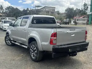 Toyota Hilux 2016 Silver